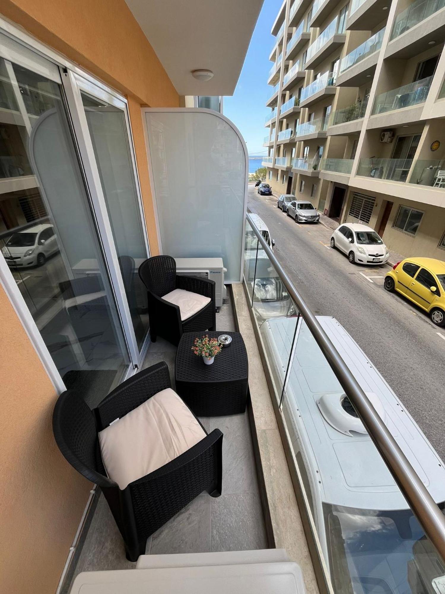 Sea Breeze, Spacious 2-Bedroom Lux Seaside Apartments St. Paul's Bay Luaran gambar