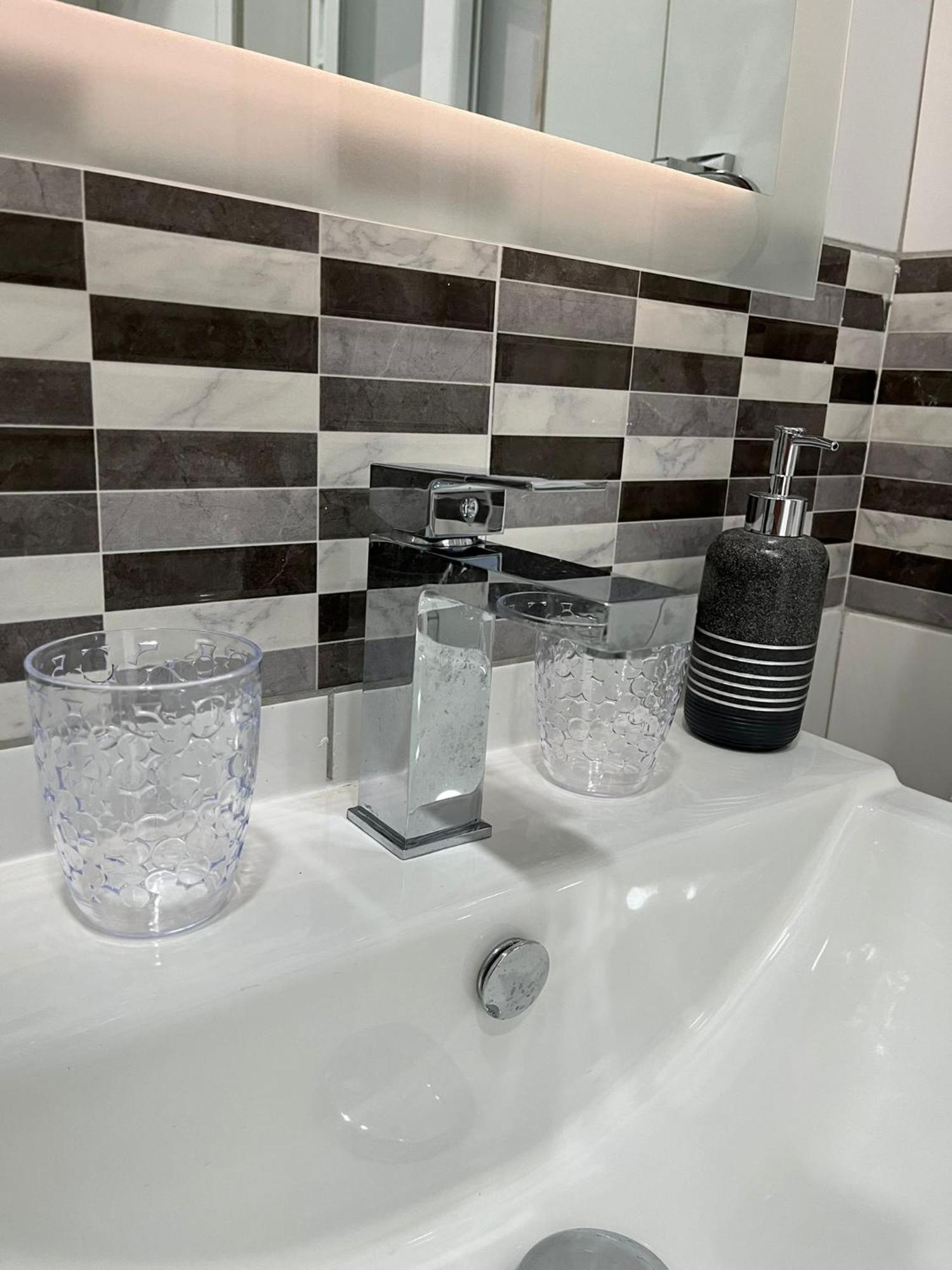 Sea Breeze, Spacious 2-Bedroom Lux Seaside Apartments St. Paul's Bay Luaran gambar
