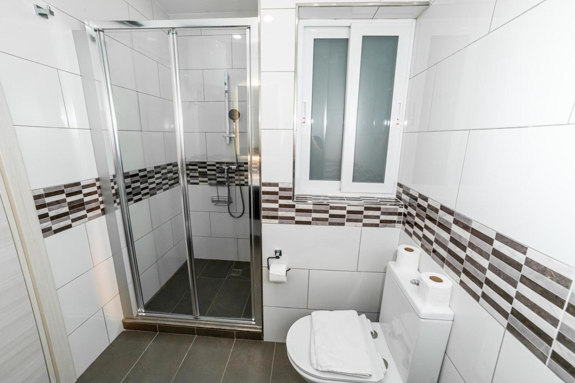 Sea Breeze, Spacious 2-Bedroom Lux Seaside Apartments St. Paul's Bay Luaran gambar