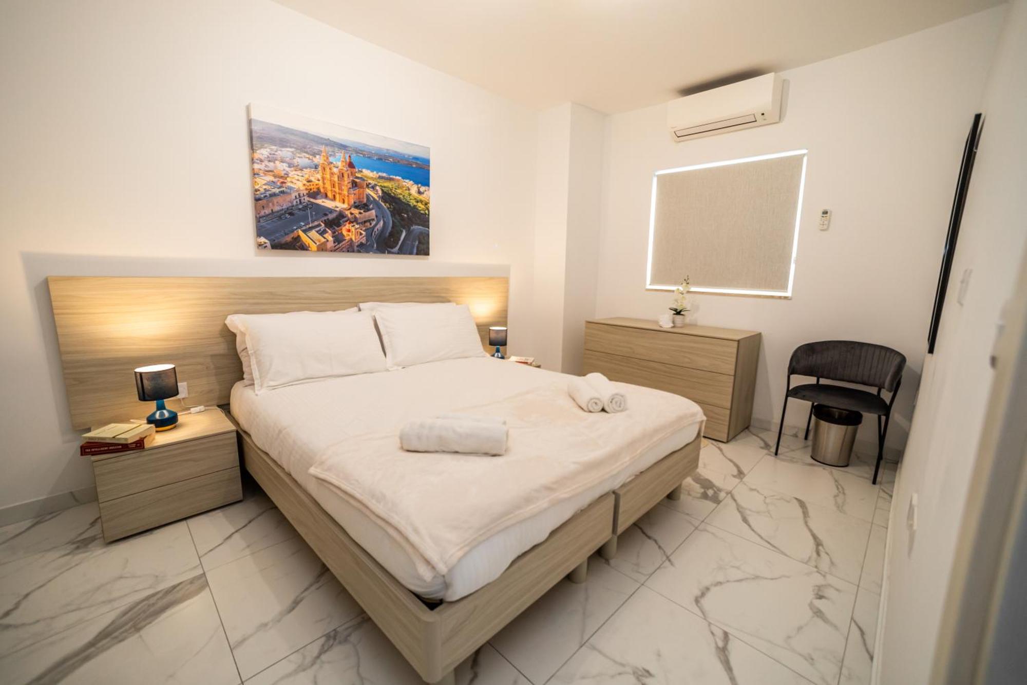 Sea Breeze, Spacious 2-Bedroom Lux Seaside Apartments St. Paul's Bay Luaran gambar