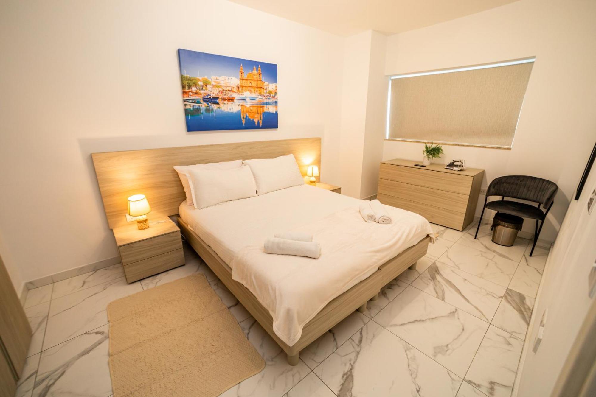 Sea Breeze, Spacious 2-Bedroom Lux Seaside Apartments St. Paul's Bay Luaran gambar
