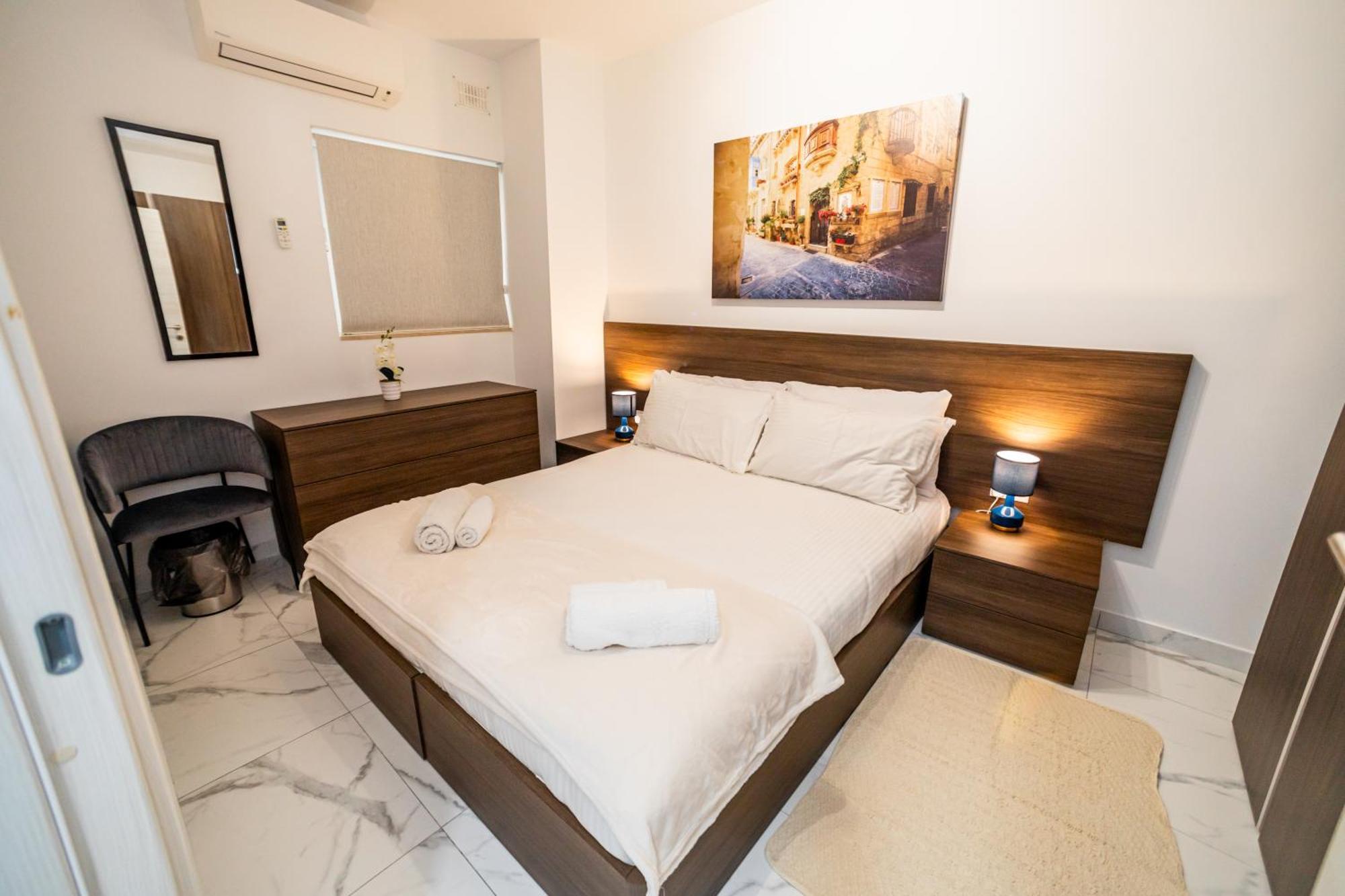 Sea Breeze, Spacious 2-Bedroom Lux Seaside Apartments St. Paul's Bay Luaran gambar