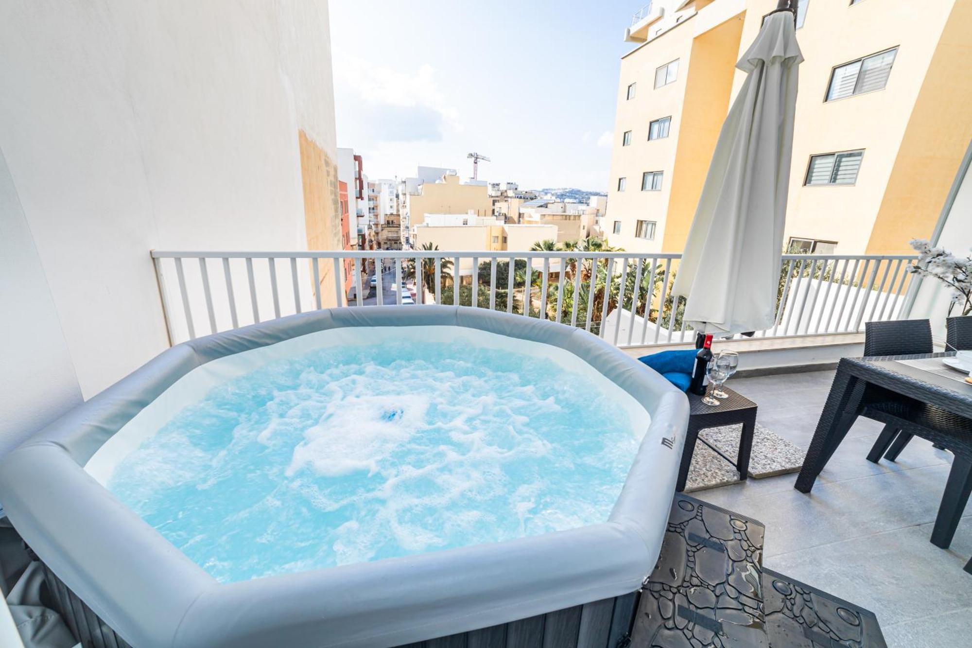 Sea Breeze, Spacious 2-Bedroom Lux Seaside Apartments St. Paul's Bay Luaran gambar
