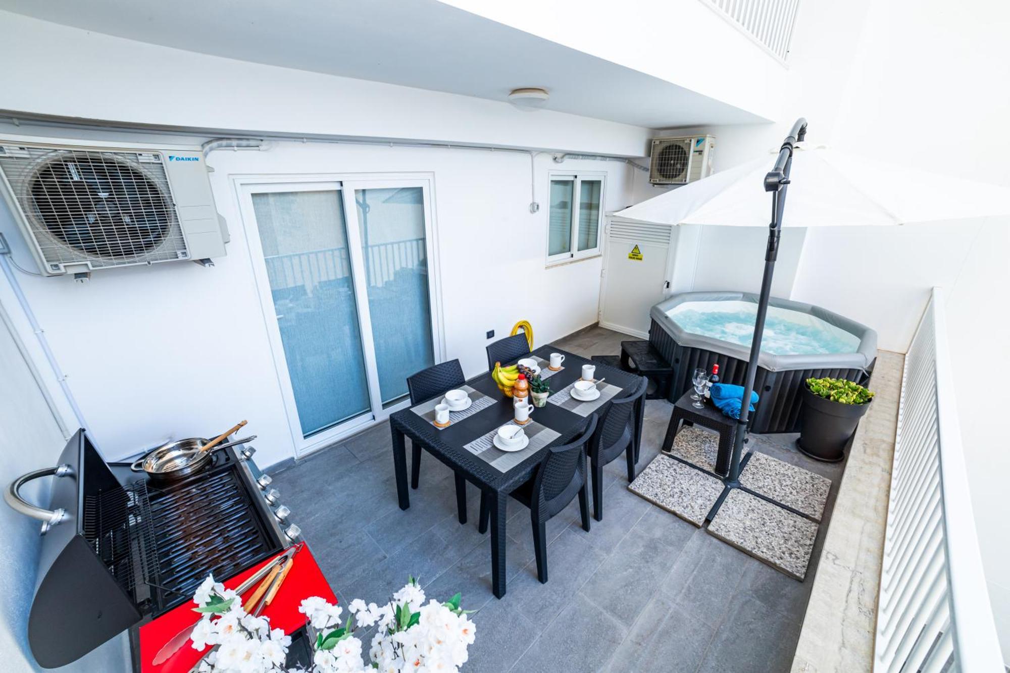 Sea Breeze, Spacious 2-Bedroom Lux Seaside Apartments St. Paul's Bay Luaran gambar