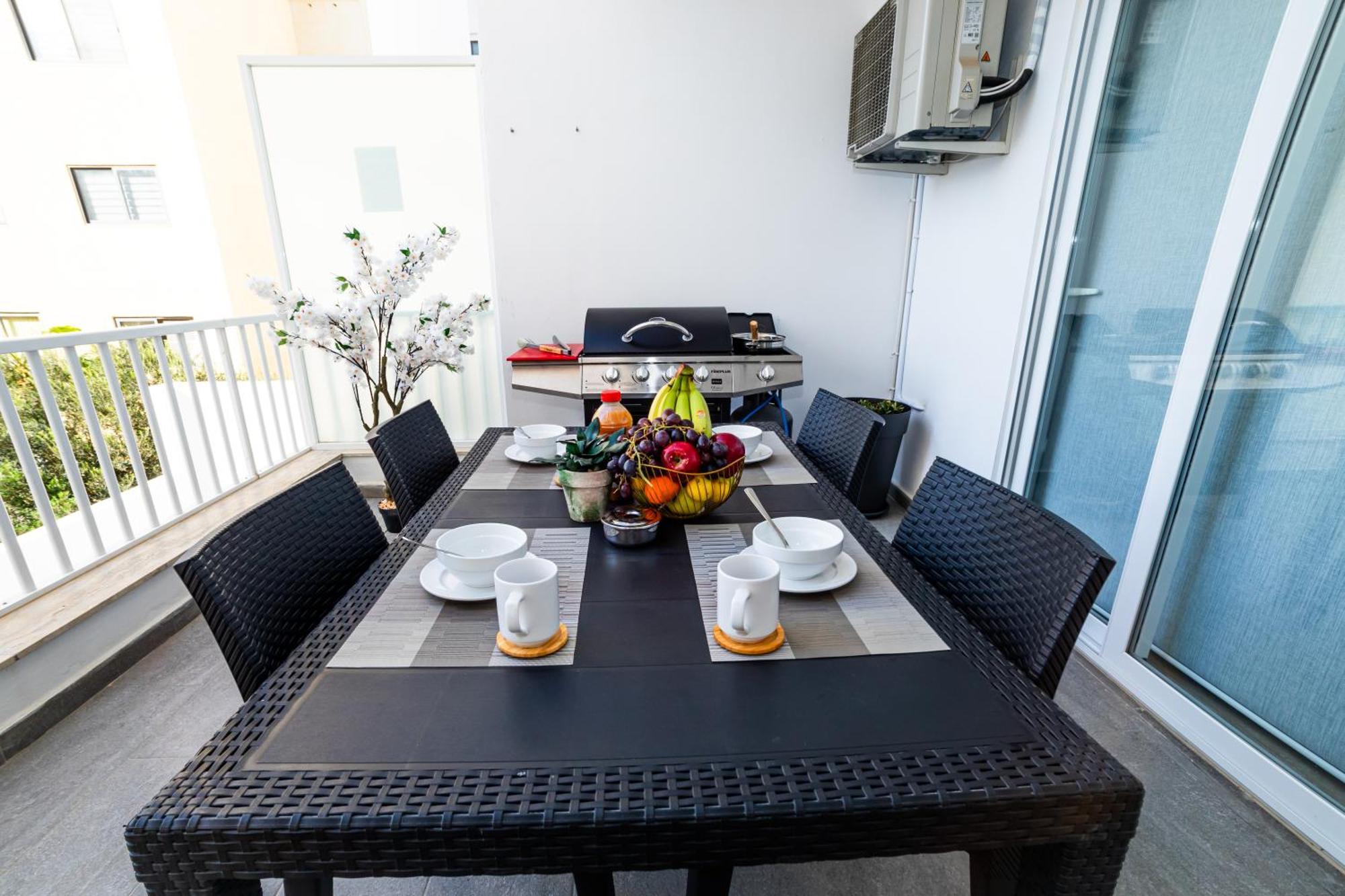 Sea Breeze, Spacious 2-Bedroom Lux Seaside Apartments St. Paul's Bay Luaran gambar