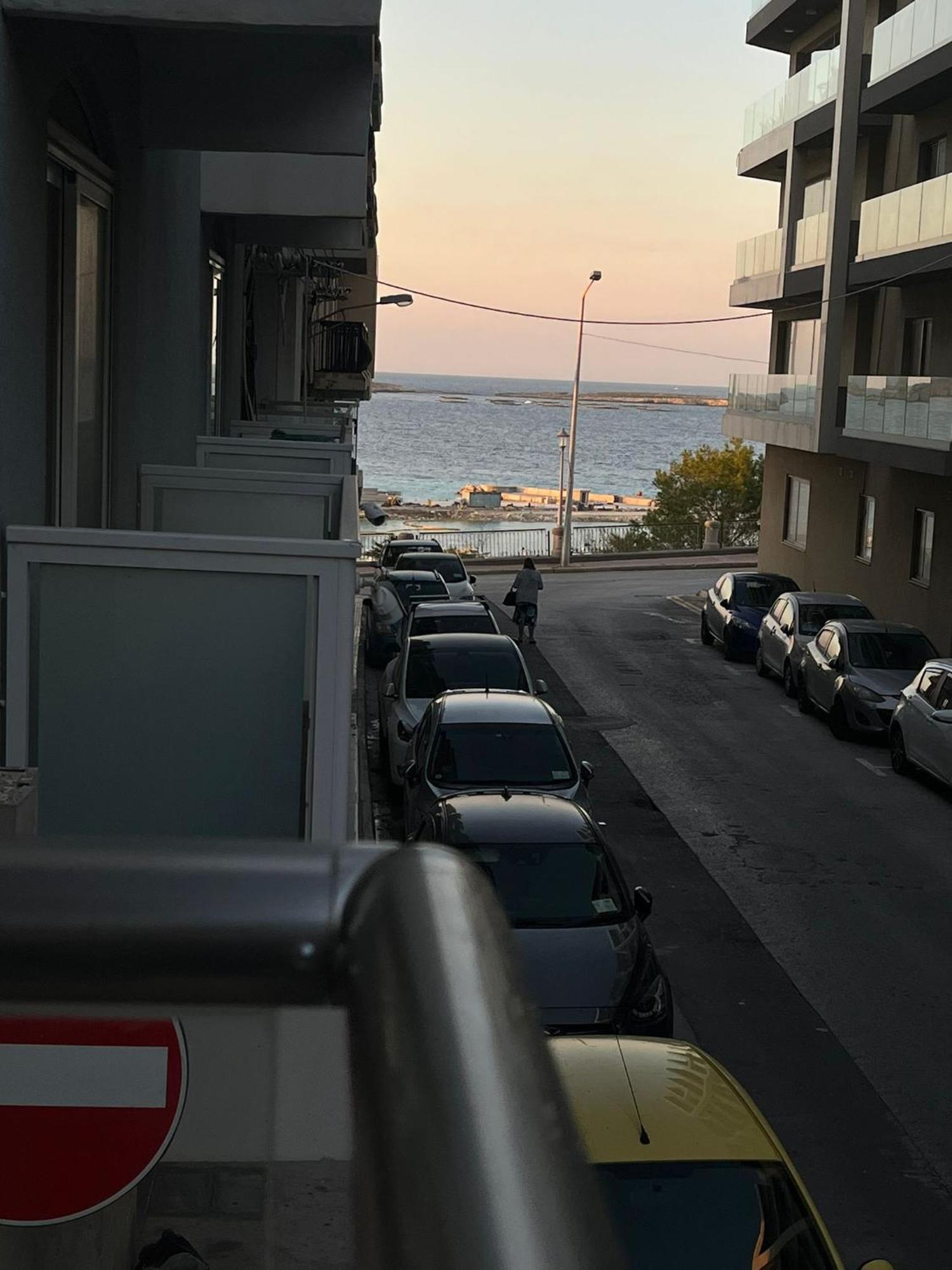 Sea Breeze, Spacious 2-Bedroom Lux Seaside Apartments St. Paul's Bay Luaran gambar